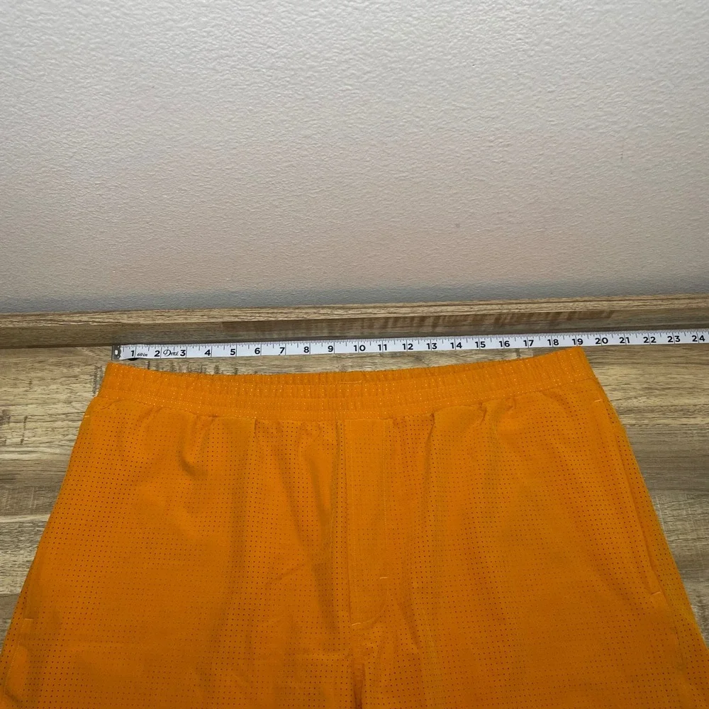 Alo Yoga Mens Traction Shorts Orange XXL Perforated Lined Training Gym EUC